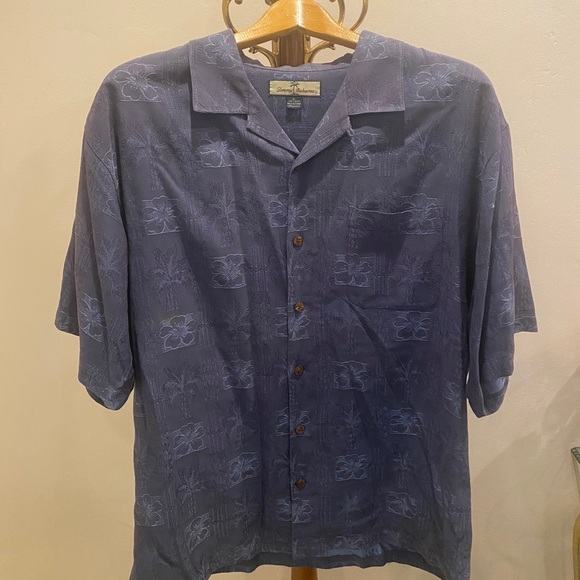 Tommy Bahama Hawaiian Shirt - Picture 2 of 3
